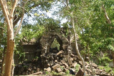 Visita El Templo Beng Mealea – El Pueblo Flotante Kampong Kleang En Jeep